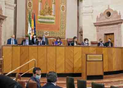 La Mesa del Parlamento de Andaluca al inicio de la sesin plenaria 
