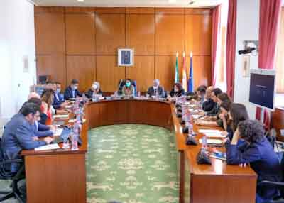   La Diputación Permanente del Parlamento de Andalucía en la sesión convocada con la consejera de Fomento, Marifrán Carazo