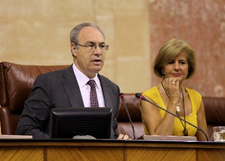 El presidente del Parlamento, Juan Pablo Durán, se dirige al Pleno