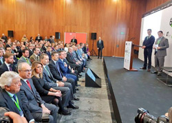 El presidente del Parlamento, junto a la presidenta de la Junta de Andalucía y el Rey Felipe VI en la inauguración de Andalucía Digital Week