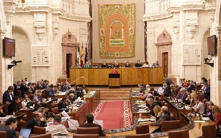 El Pleno del Parlamento asiste a la presentacin del proyecto de Ley de Presupuesto a cargo de la consejera de Hacienda y Administracin Pblica