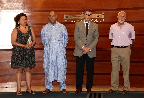 El presidente del Parlamento con miembros de asociaciones de acogida y del pueblo saharaui