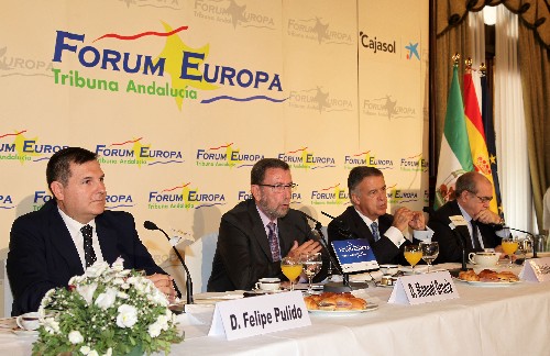 El presidente del Parlamento, Manuel Gracia, pronunci esta maana una conferencia en el 'Forum Europa. Tribuna Andaluca'
