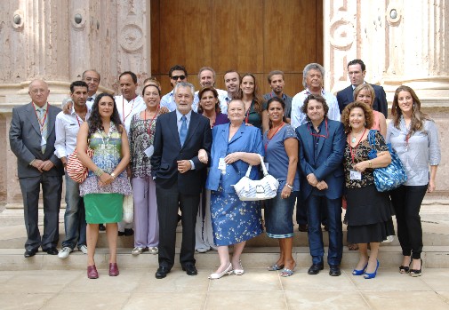 El presidente de la Junta y la consejera de Cultura, con las personalidades del flamenco que asistieron al debate