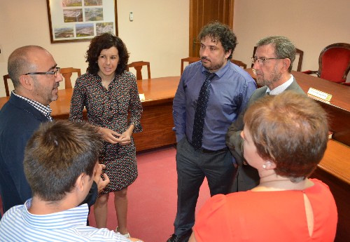 Manuel Gracia conversa con empresarios y representantes de la comunidad de regantes de la Vega del Guadalquivir