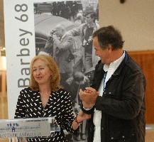 La presidenta, Fuensanta Coves, presenta en el Parlamento la exposici�n fotogr�fica sobre Mayo del 68 de Bruno Barbey.