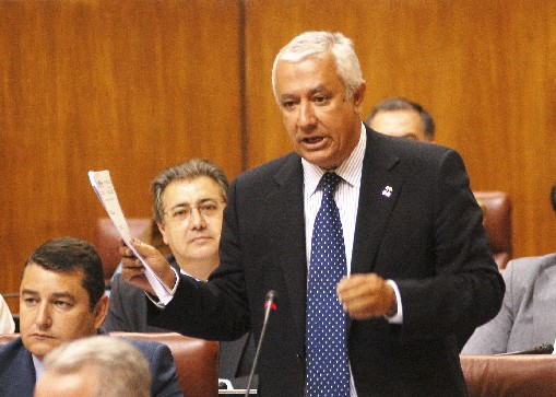 Javier Arenas, presidente del Grupo Popular, durante las preguntas al presidente de la Junta