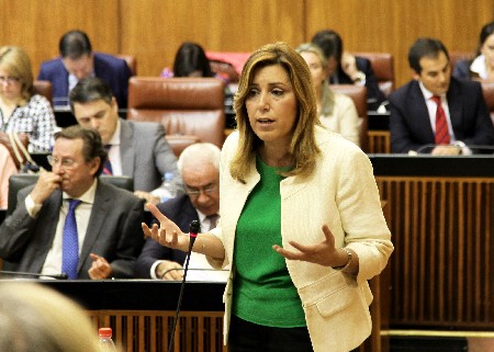 Susana Daz, presidenta de la Junta de Andaluca, responde a una de las preguntas planteadas en el Pleno