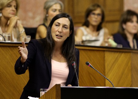 La presidenta del Grupo parlamentario Popular, Mara Dolores Lpez, durante su intervencin en el debate