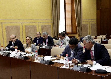 Diputados de la Comisin de Educacin, en el debate sobre infraestructuras