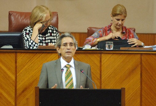 Pedro Vaquero, portavoz de Economa de IU LV-CA, se dirige al Pleno