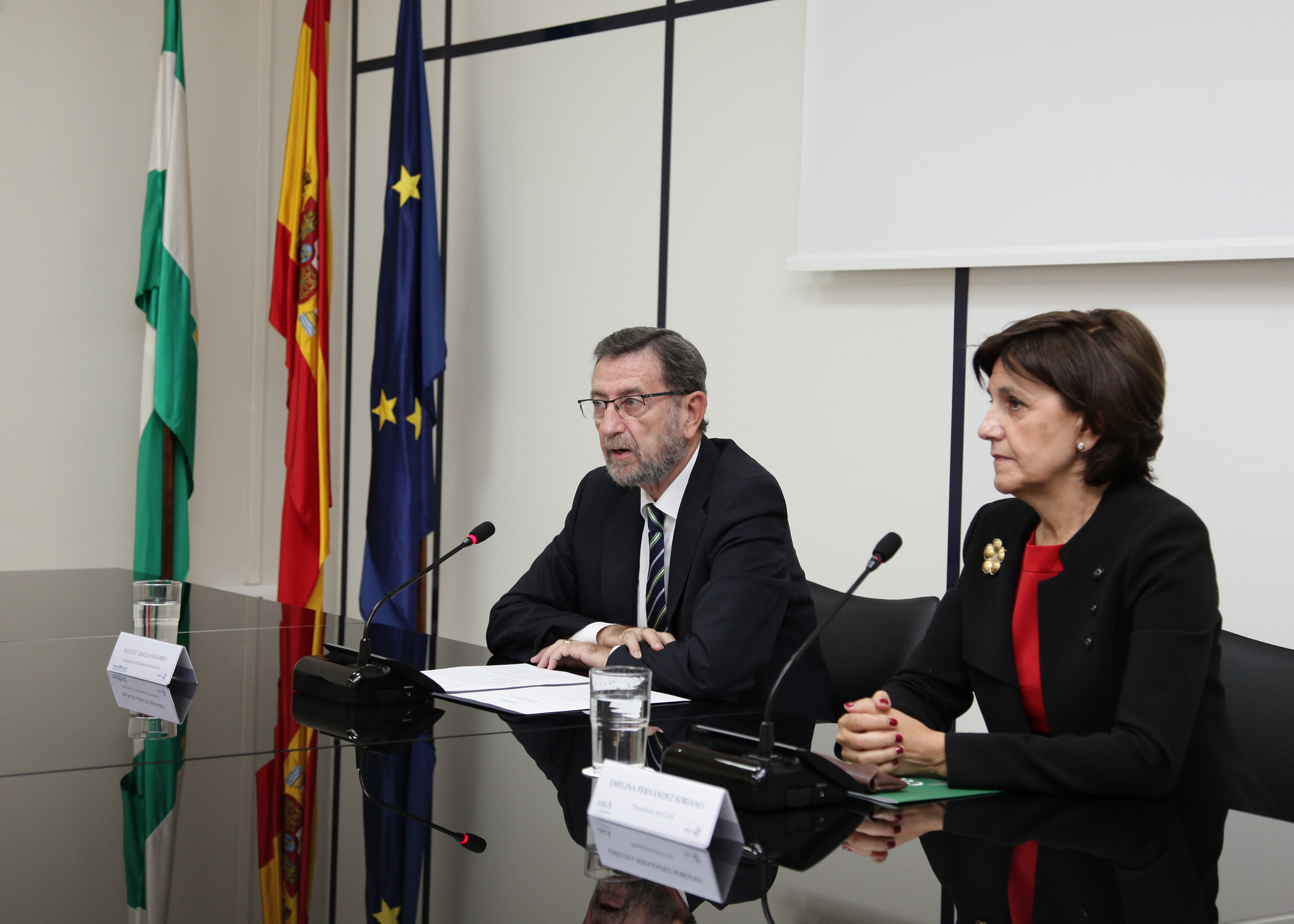Manuel Gracia interviene junto a Emelina Fernndez en la inauguracin del ciclo 'Dilogos en el CAA'