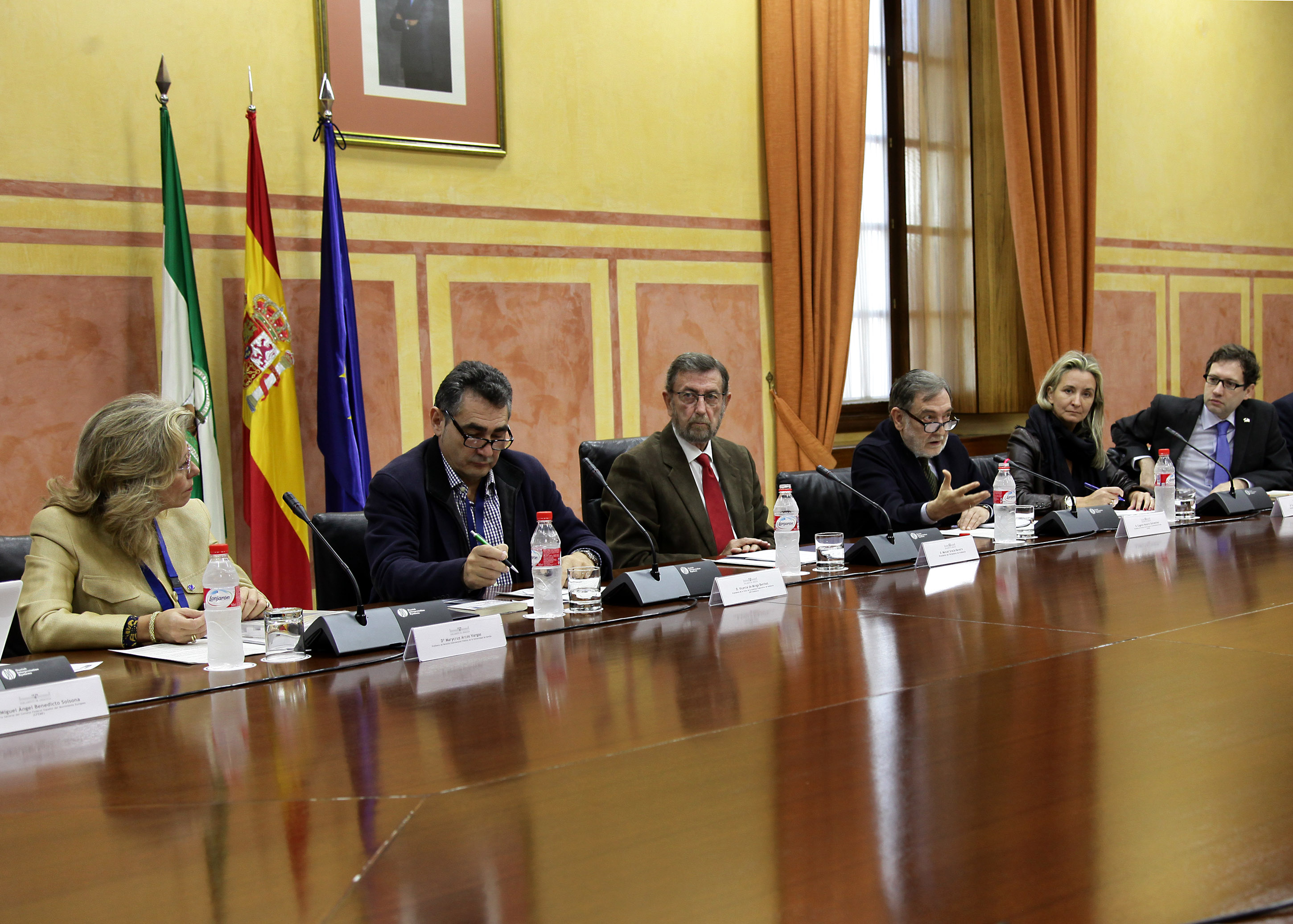 La diputada Carolina Gonzlez Vigo y el presidente del Parlamento participan en el seminario