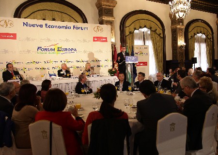 El presidente del Parlamento, Manuel Gracia, pronuncia una conferencia en el 'Frum Europa. Tribuna Andaluca'