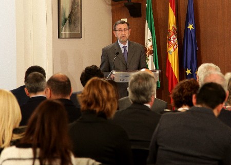 El presidente del Parlamento, Manuel Gracia, durante su intervencin en el acto en memoria de la vctimas del holocausto celebrado esta maana