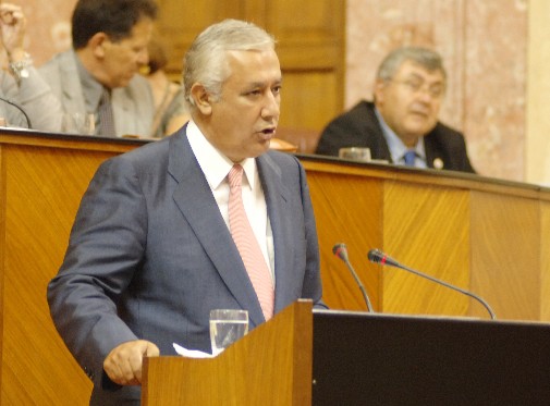 Javier Arenas, presidente del Grupo Popular, se dirige al Pleno