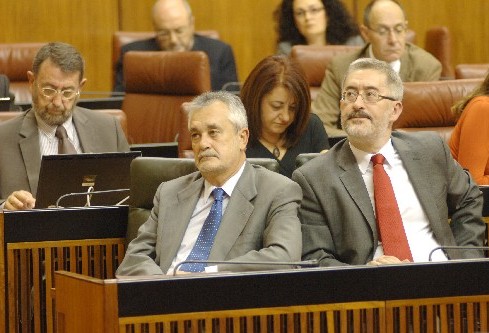 El presidente de la Junta y el consejero de Presidencia asisten al debate