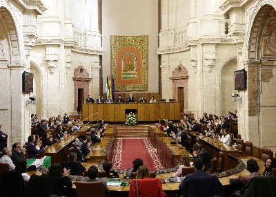 El Pleno del Parlamento aplaude al trmino del discurso de Juan Pablo Durn