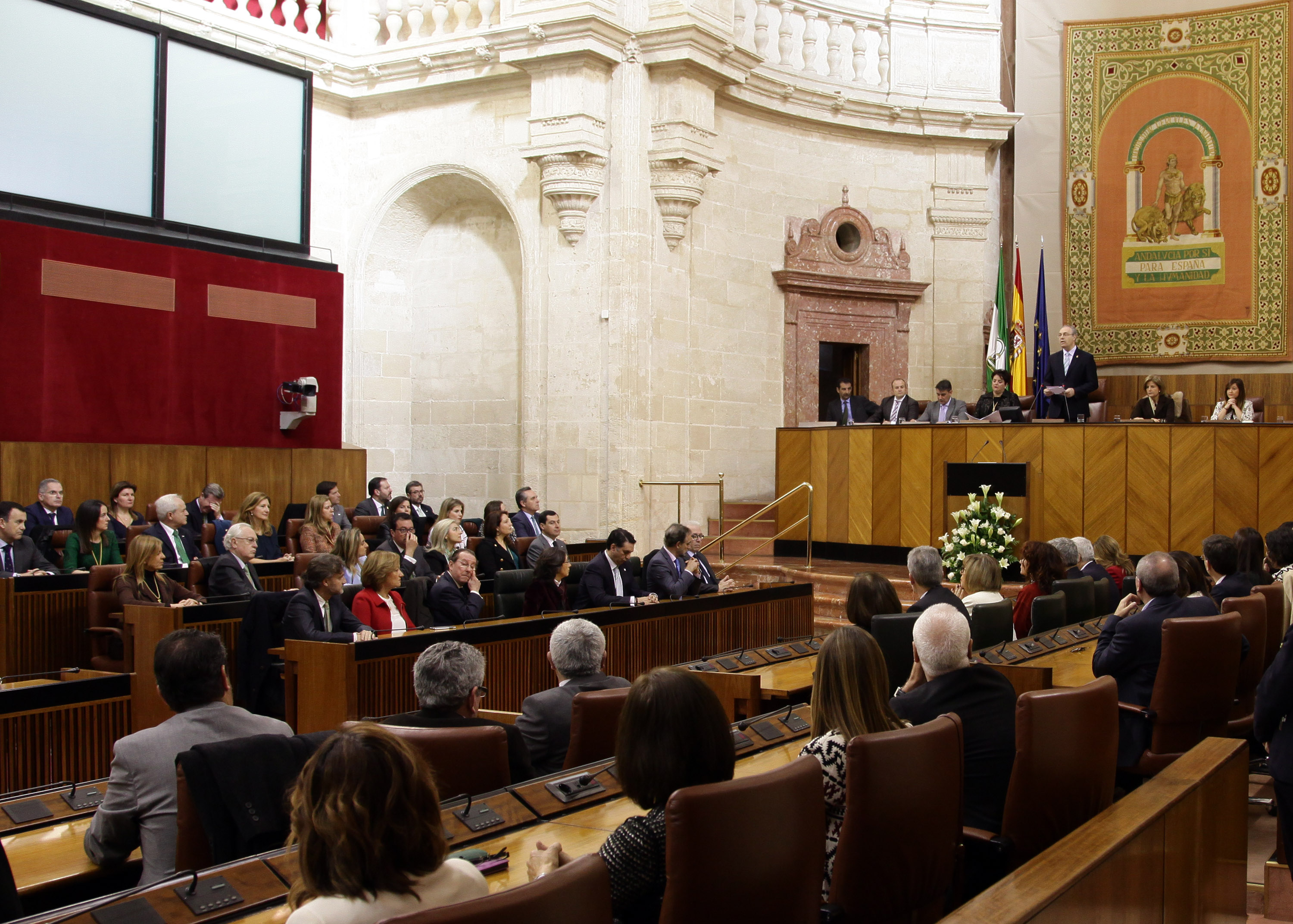 El Pleno asiste al discurso del presidente del Parlamento