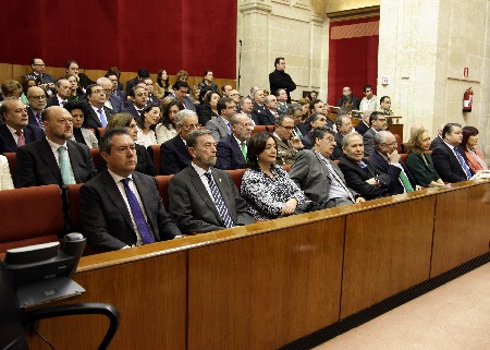 La tribuna de autoridades, durante el Pleno Institucional