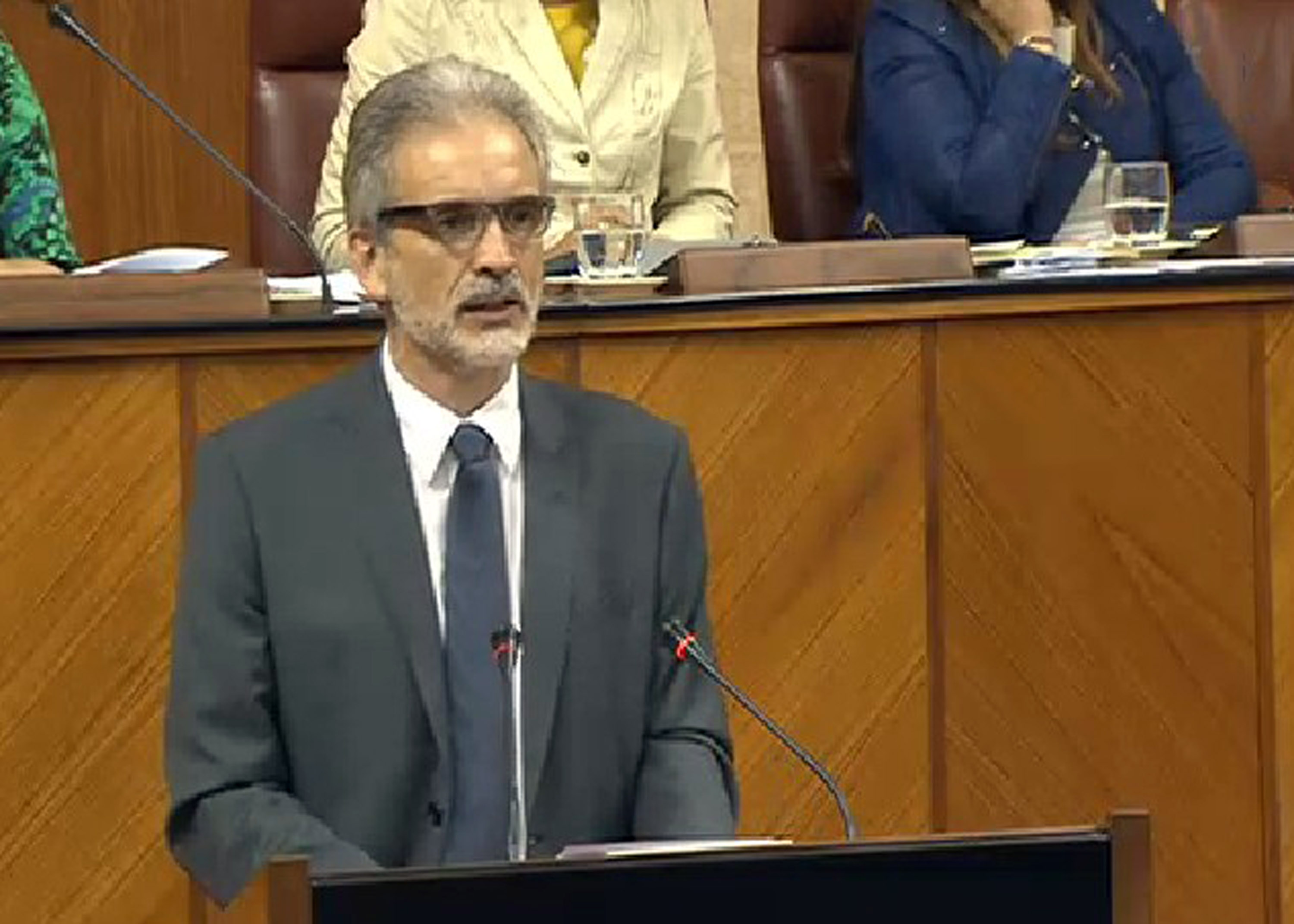 El consejero de Salud, Aquilino Alonso, durante una de sus intervenciones en el Pleno