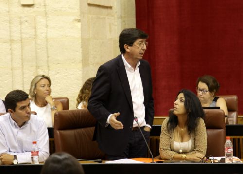 Juan Marín, portavoz de Ciudadanos, interpela a la presidenta en la sesión de control