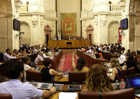 El Pleno del Parlamento durante la votación de una de las proposiciones no de ley 