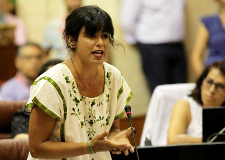 La portavoz del Grupo Podemos, Teresa Rodrguez, formula su pregunta a la presidenta de la Junta