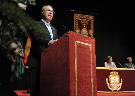 El presidente del Parlamento, Juan Pablo Durn, interviene en la entrega del galardn 'Cortes de La Isla de Len' otorgado a ACNUR