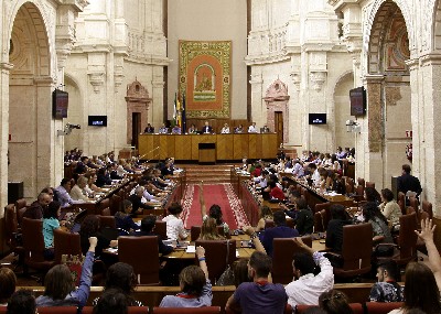 El Pleno del Parlamento, durante una de las votaciones de las proposiciones de ley debatidas en la sesin de hoy