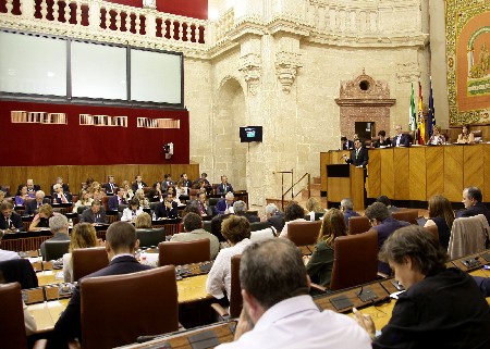 El Pleno del Parlamento, durante una de las intervenciones de Juan Manuel Moreno
