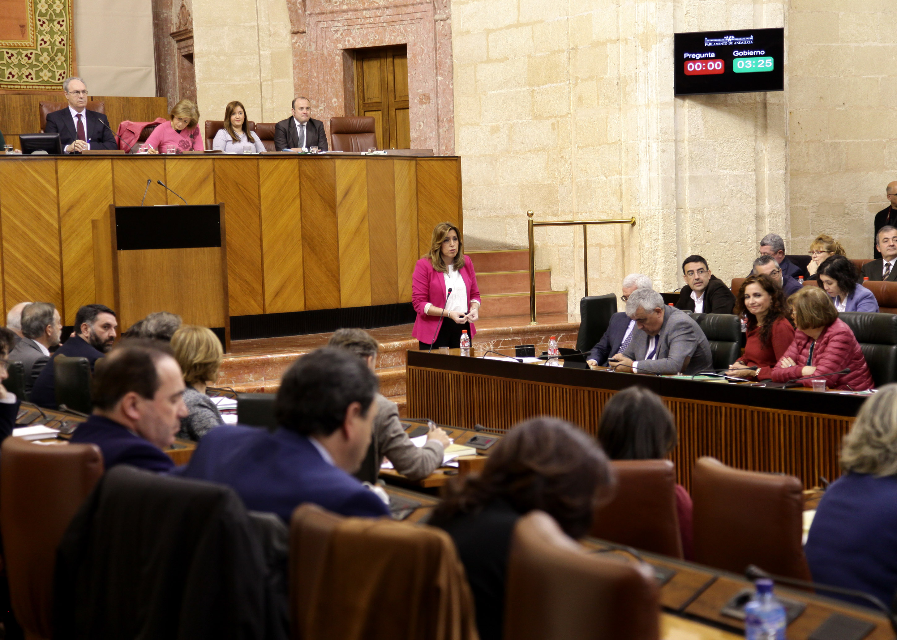 La presidenta de la Junta de Andaluca responde ante el Pleno a una de las preguntas planteadas por la oposicin