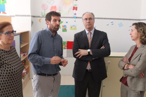Un momento de la visita de Juan Pablo Durn a la sede de la Asociacin Autismo Sevilla