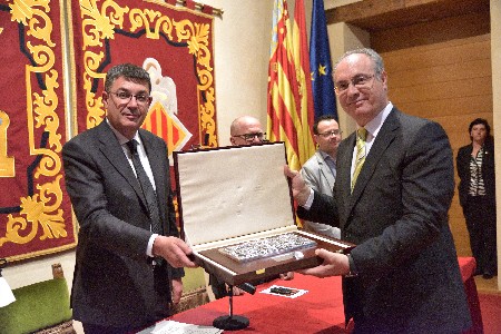 El presidente del Parlamento recibe el premio 'Francesc de Vinatea'