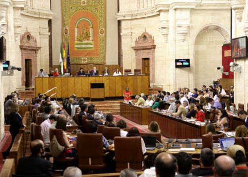 El pleno del Parlamento durante las preguntas a la presidenta de la Junta de Andaluca