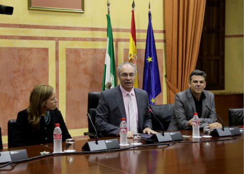 Juan Pablo Durn da comienzo a la reunin del Laboratorio Jurdico sobre desahucios de la Universidad de Crdoba, celebrada en el Parlamento de Andaluca