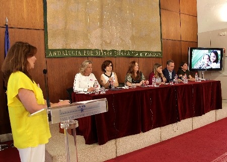 Portavoces de los cinco grupos parlamentarios intervienen junto a la presidenta de Plan Internacional en Espaa, Concha Lpez