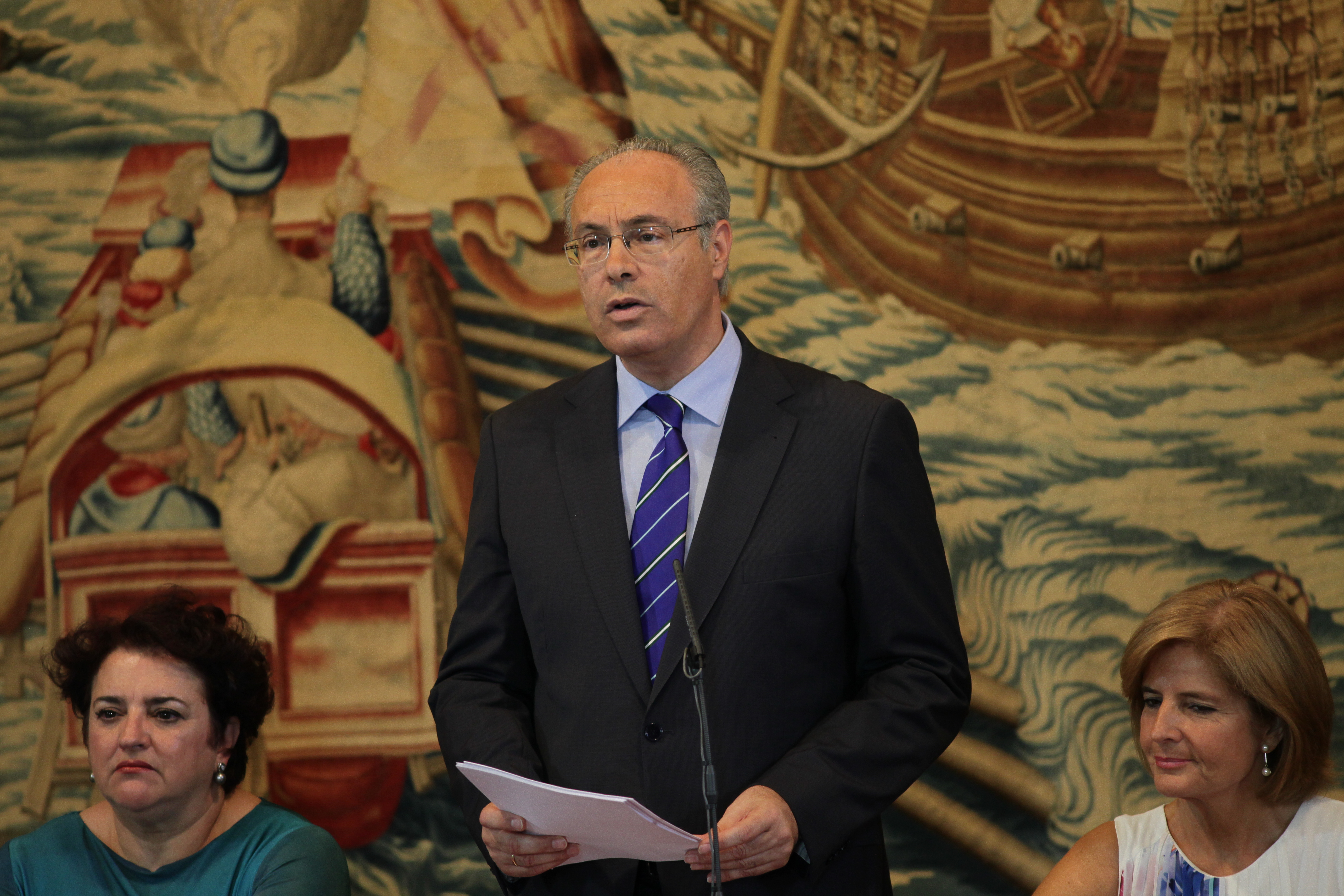 El presidente del Parlamento, Juan Pablo Durn, durante su discurso en el Pleno institucional de celebracin del XXXV aniversario de la constitucin de la Cmara