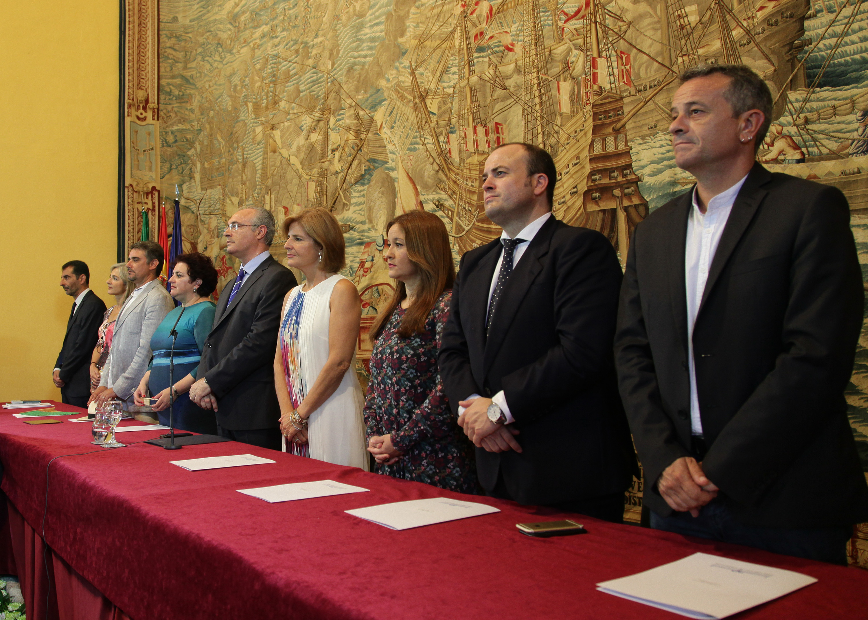 La Mesa del Parlamento asiste a la interpretacin del himno de Andaluca tras el discurso del presidente