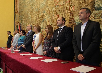 La Mesa del Parlamento asiste a la interpretacin del himno de Andaluca tras el discurso del presidente