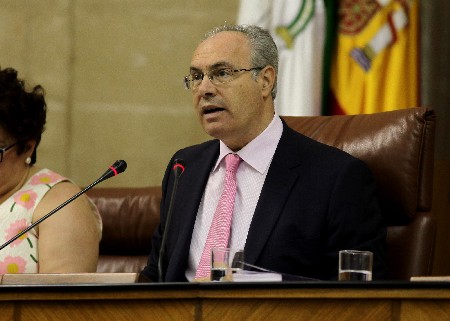 Juan Pablo Durn da lectura a la Declaracin Institucional