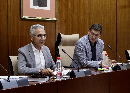 El consejero de Cultura, Miguel ngel Vzquez, junto al presidente de la comisin, Jos Luis Snchez Teruel