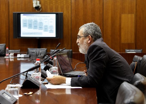 Javier Loscos Fernndez, profesor de la Universidad Complutense de Madrid y del Instituto de Estudios Fiscales realiza sus aportaciones en el Grupo de Trabajo