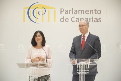 El presidente del Parlamento de Andaluca y de CAlRE Juan Pablo Durn y la presidenta del Parlamento de Canarias, Carolina Darias