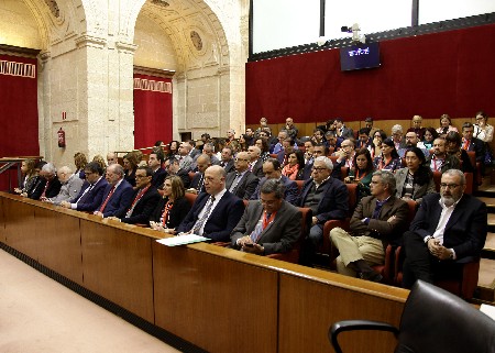Representantes polticos, autoridades y agentes sociales asisten a la intervencin de la presidenta de la Junta de Andaluca 