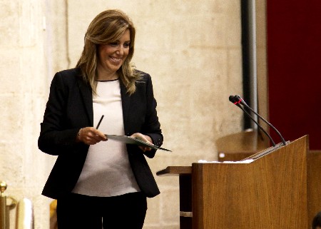 Susana Díaz se dispone a tomar la palabra en el debate de hoy