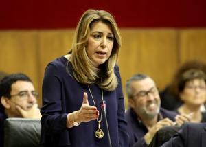 La presidenta de la Junta de Andaluca, Susana Daz, responde a una de las preguntas planteadas en la sesin de control