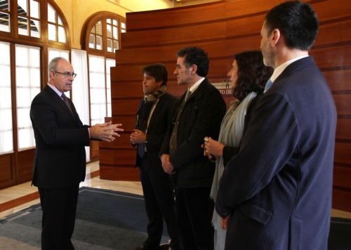 El presidente del Parlamento de Andaluca, Juan Pablo Durn, recibe a una delegacin de Societat Civil Catalana
