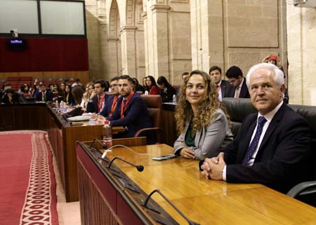 Los diputados Marta Escriv, del Grupo Ciudadanos, y Jos Antonio Miranda, del Grupo Popular, en la simulacin del Pleno