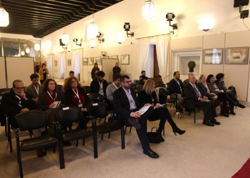 Asistentes al acto de presentacin del Informe celebrado en el Saln de Usos Mltiples del Parlamento de Andaluca